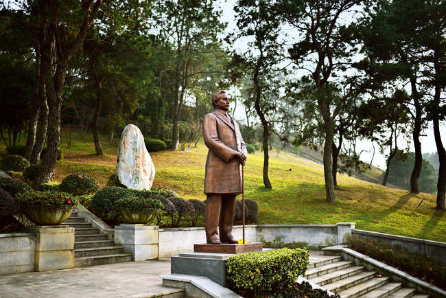 石门峰陵园定制款墓地价格-石门峰陵园定制墓地介绍-石门峰公墓电话