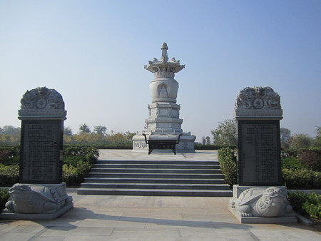 武汉万福净土陵园归尘镜GC03墓地价格-2024年11月更新