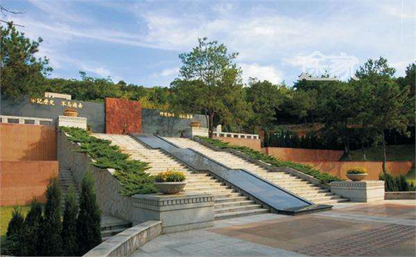 入土下葬的讲究