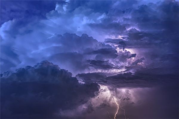 女人梦见天突然黑了