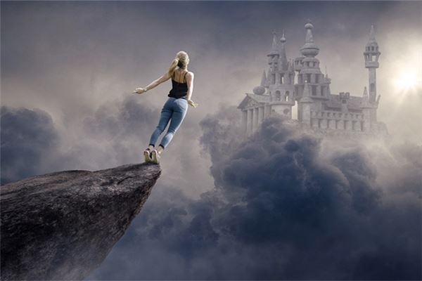 梦见从高处往下跳没事