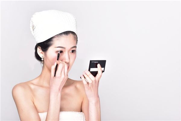 梦见画眉毛总是画不好