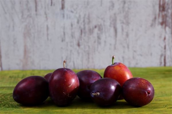 已婚女人梦见摘李子吃