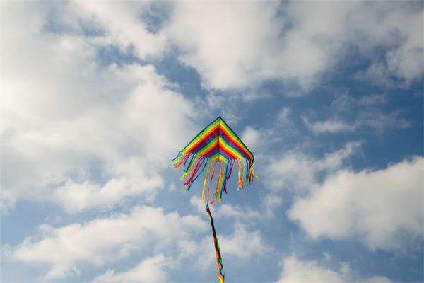 梦见风筝在天上飞