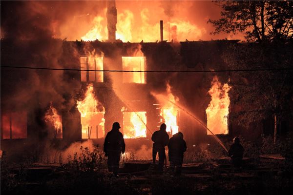 梦见和别人一起救火