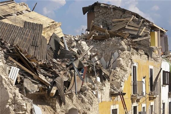 梦见房子倒塌压死人