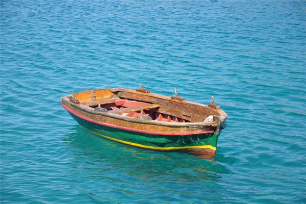 女人梦见船和水还有人