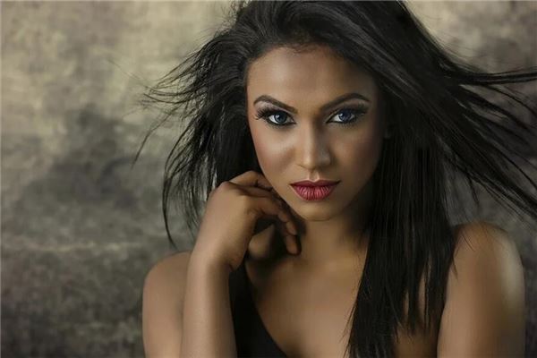 梦见眉毛长得又黑又长