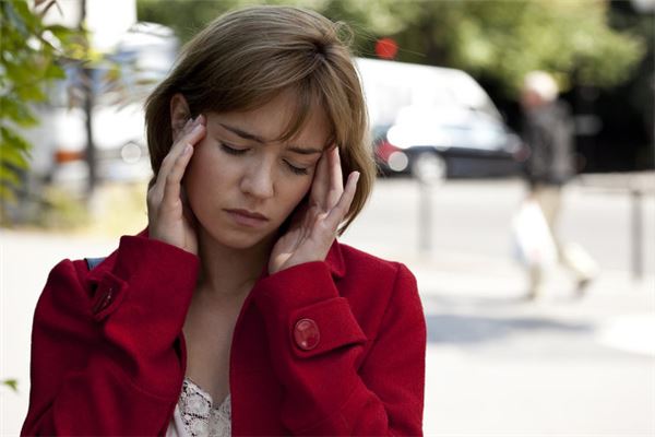 梦见想睁但睁不开眼睛