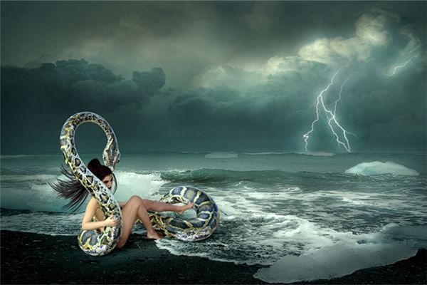 女人梦见蛇绕脖子预示着什么