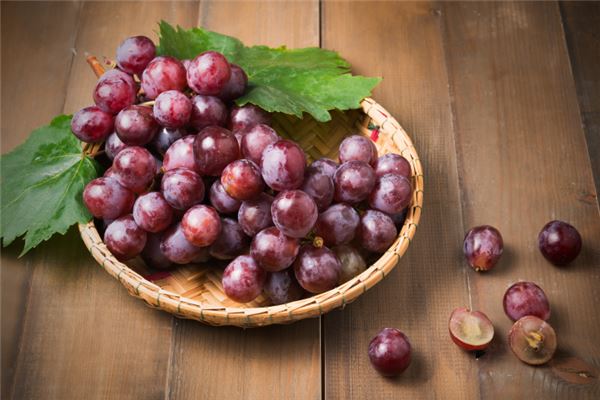 已婚女人梦见吃葡萄很甜