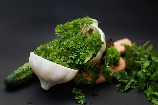 女人梦见摘青菜是什么意思