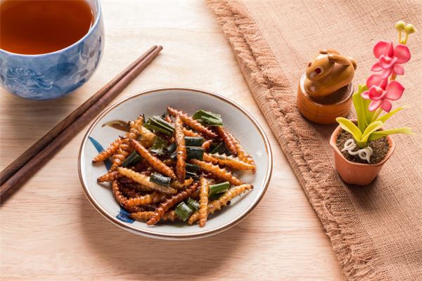 女人做梦梦到好多蛆